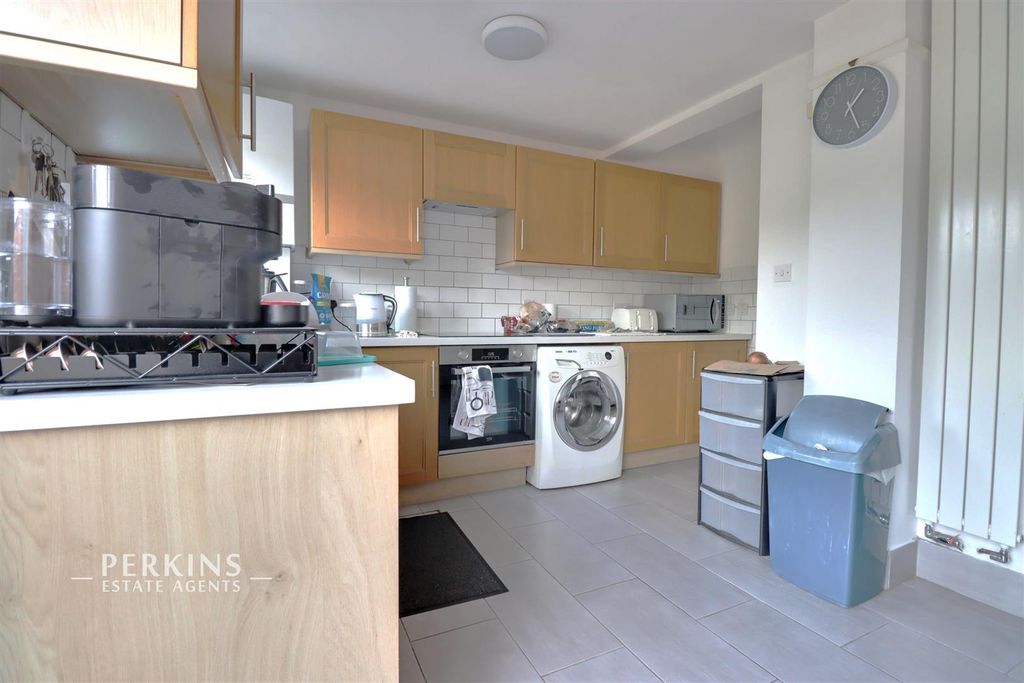 Property photo 1 of 9 Kitchen.Jpg