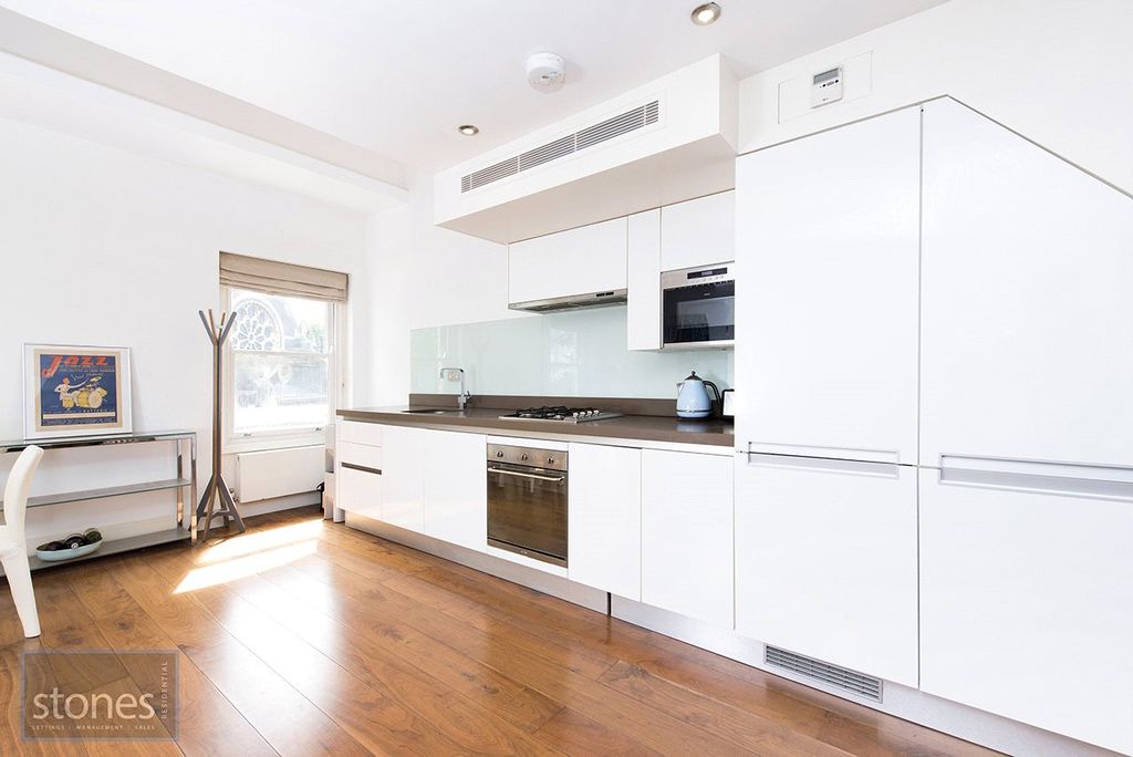 Property photo 2 of 11 Kitchen