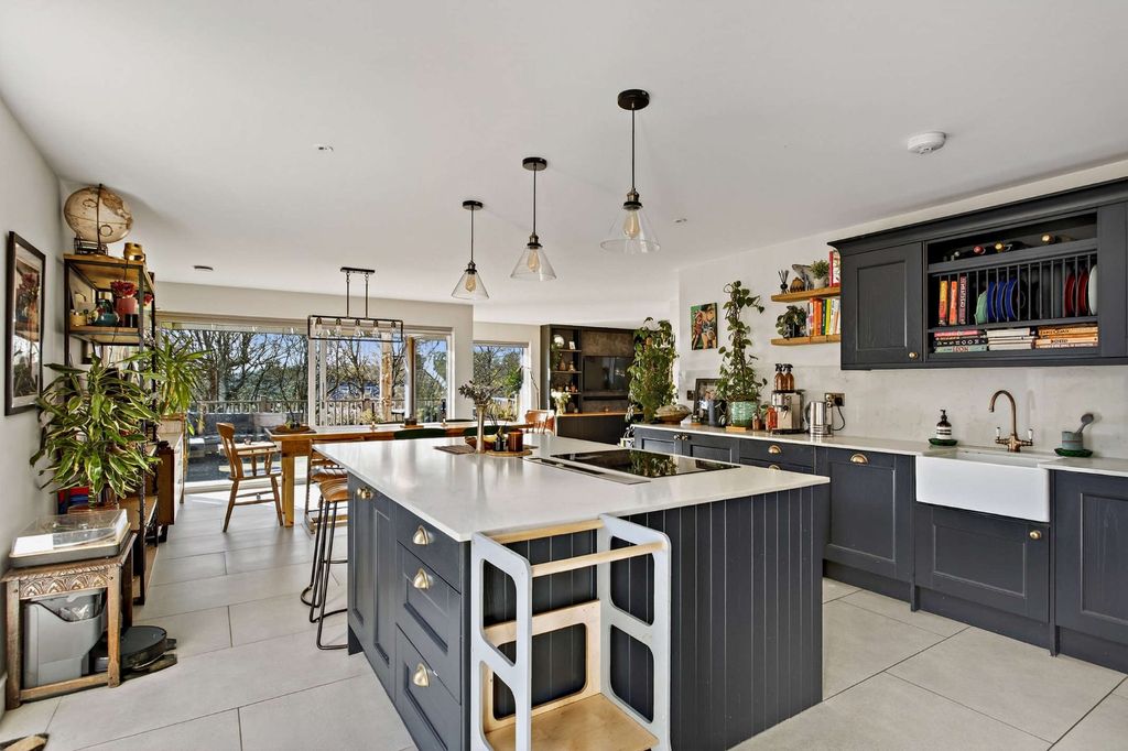 Property photo 3 of 22 Kitchen