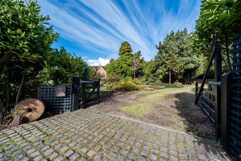 Property photo 3 of 34