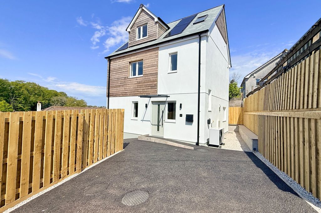 Property photo 2 of 34