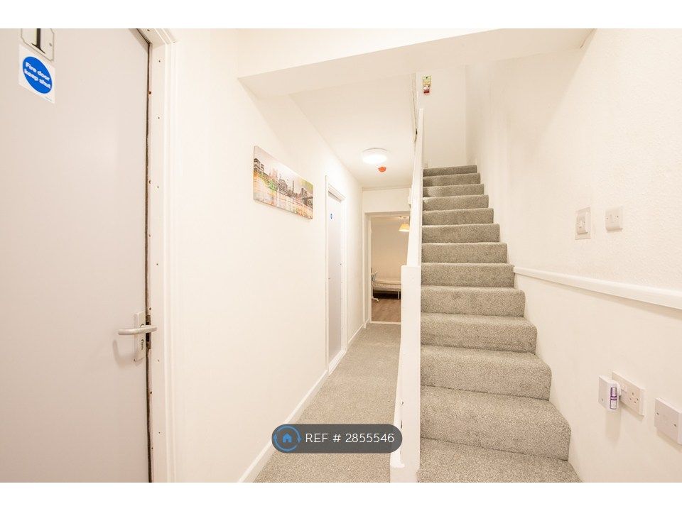 Property photo 2 of 8 Entrance Hallway