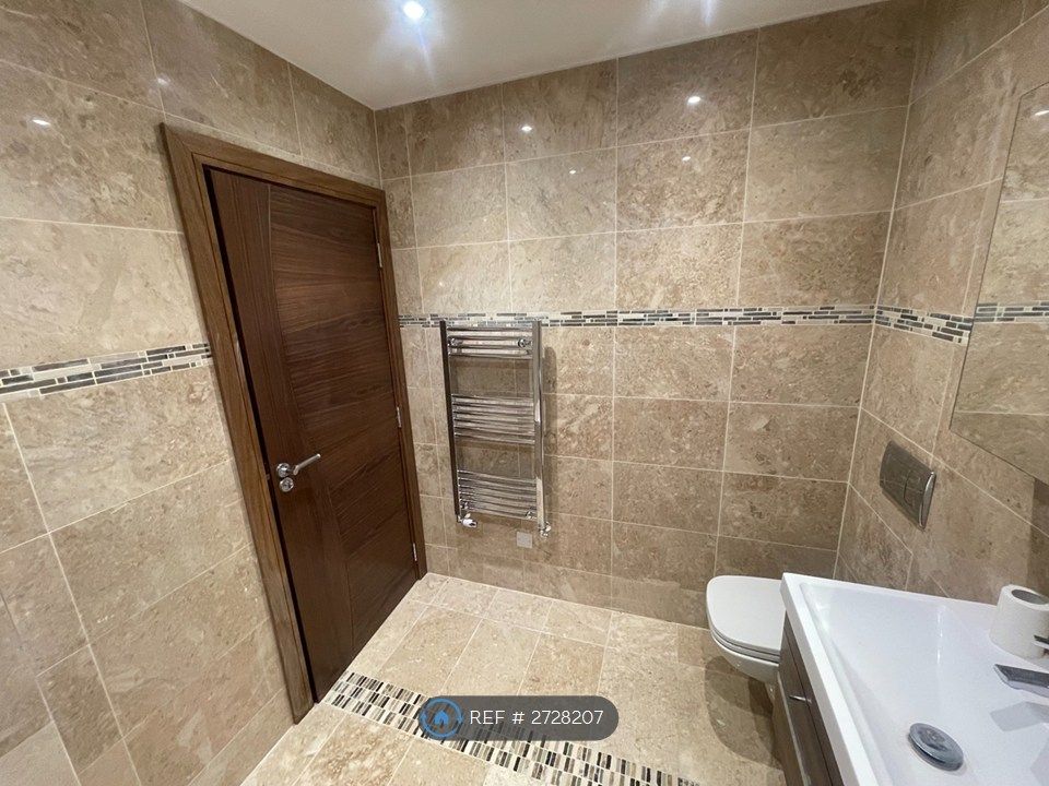 Property photo 2 of 15 Main Bathroom