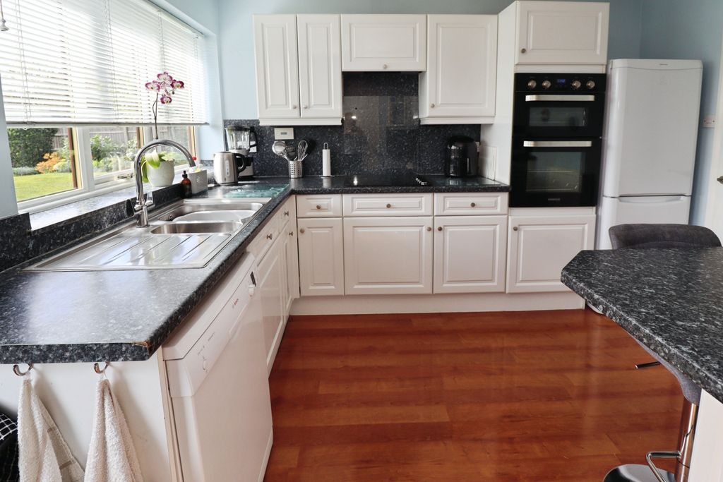 Property photo 2 of 23