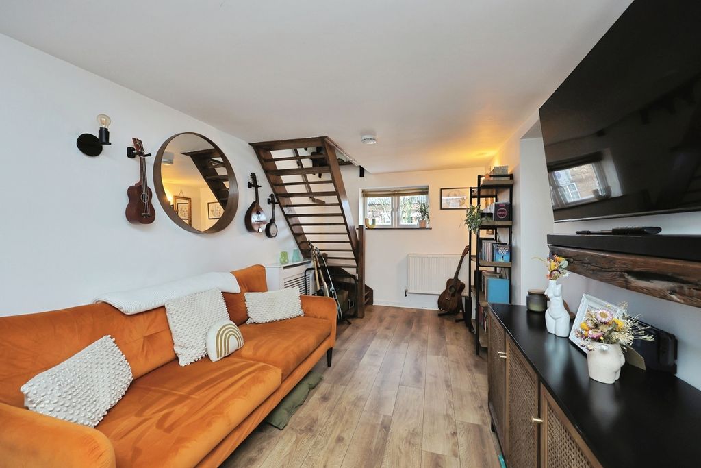 Property photo 2 of 17 Photo