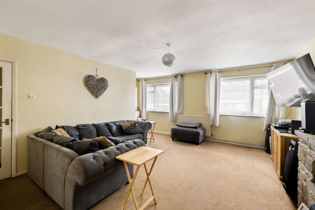 Property photo 3 of 16