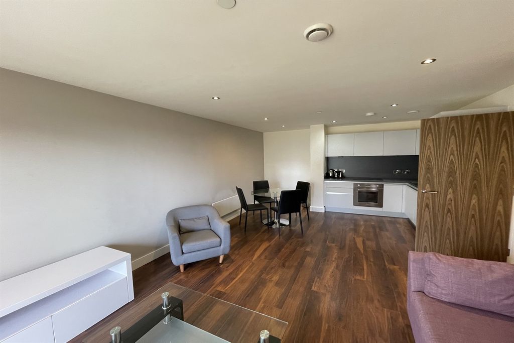 Property photo 3 of 17 (Main)