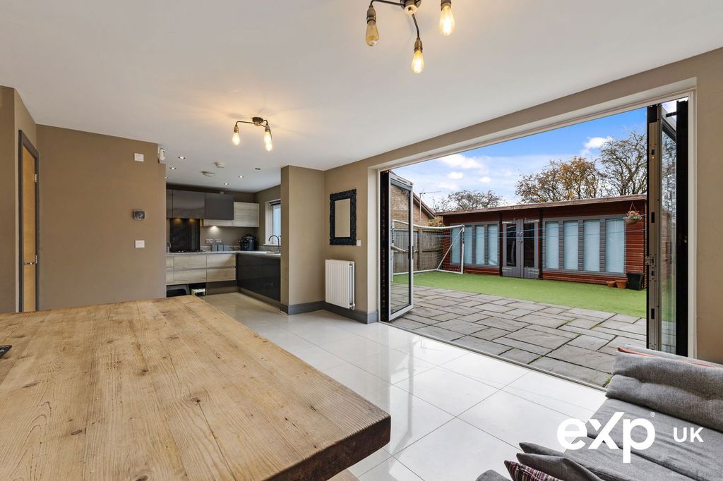 Property photo 2 of 34