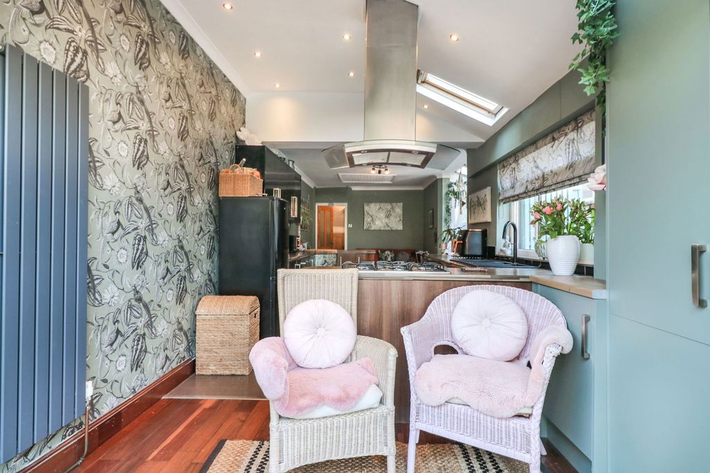 Property photo 3 of 46