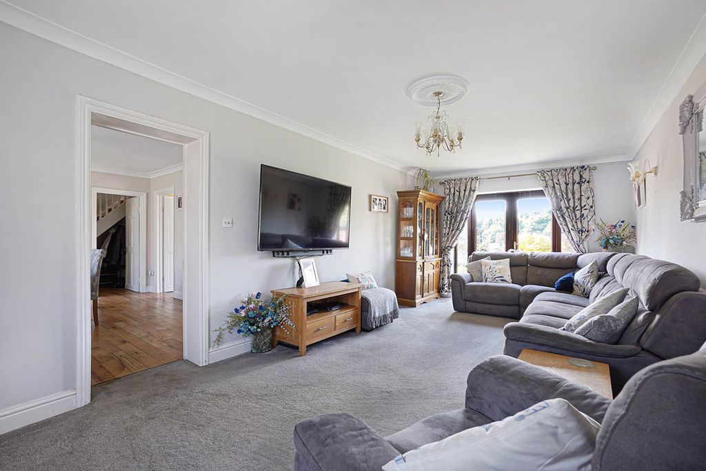 Property photo 3 of 21