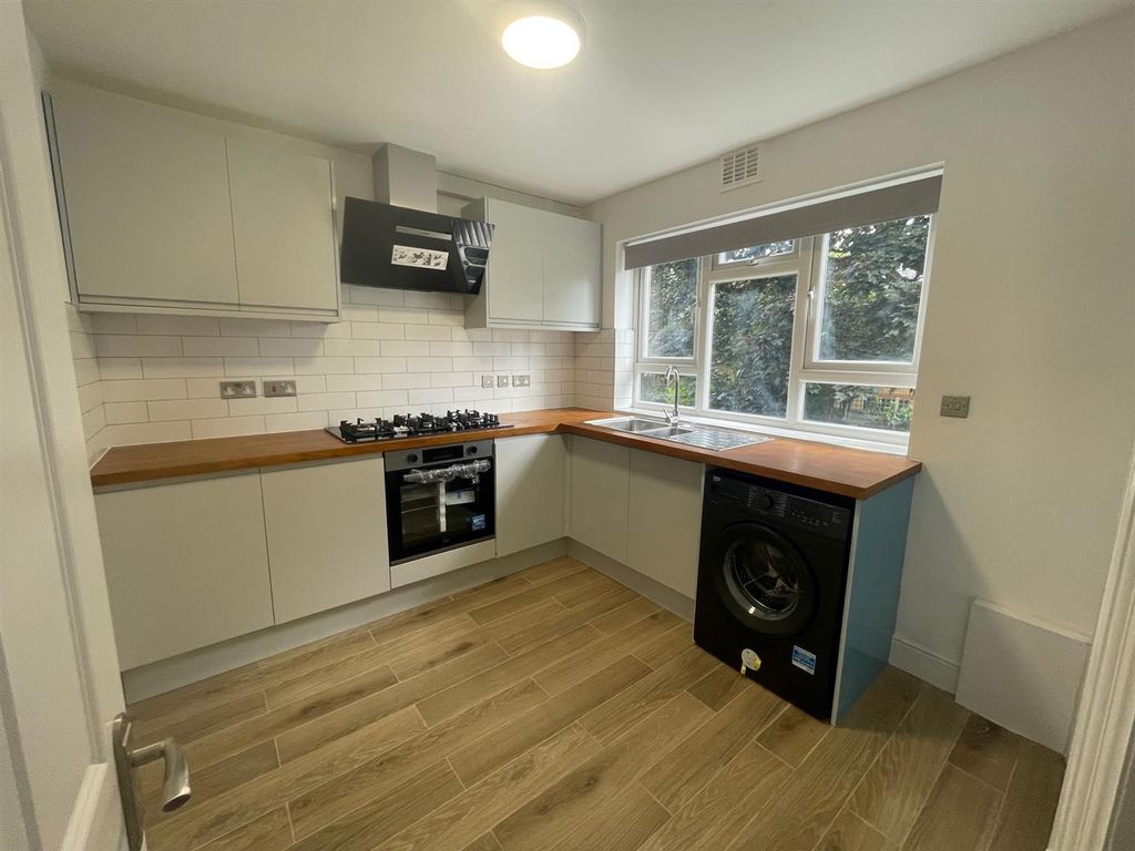 Property photo 1 of 7 Kitchen