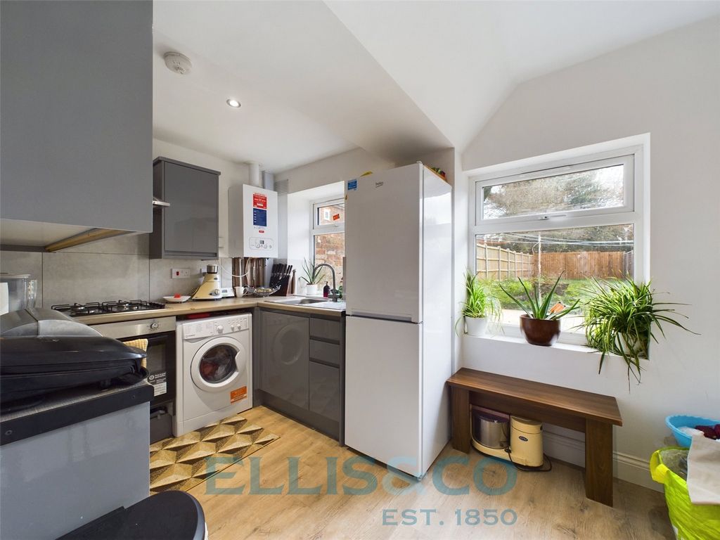 Property photo 3 of 10 Picture No. 12
