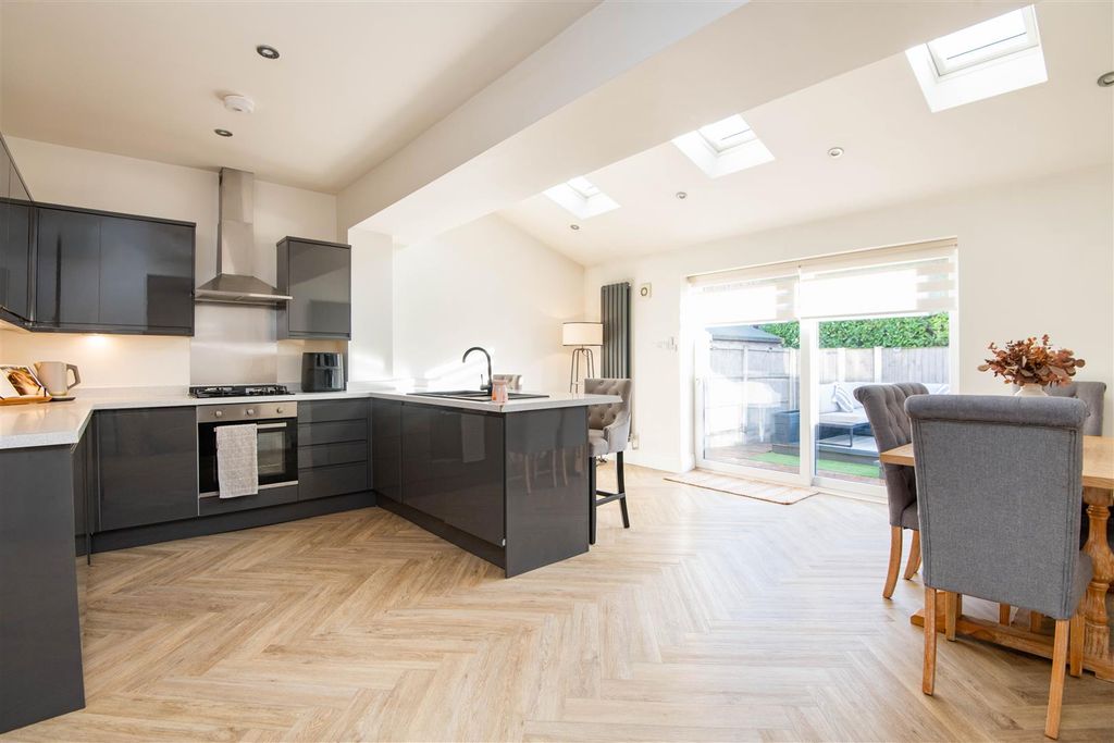 Property photo 2 of 16 Kitchen / Diner