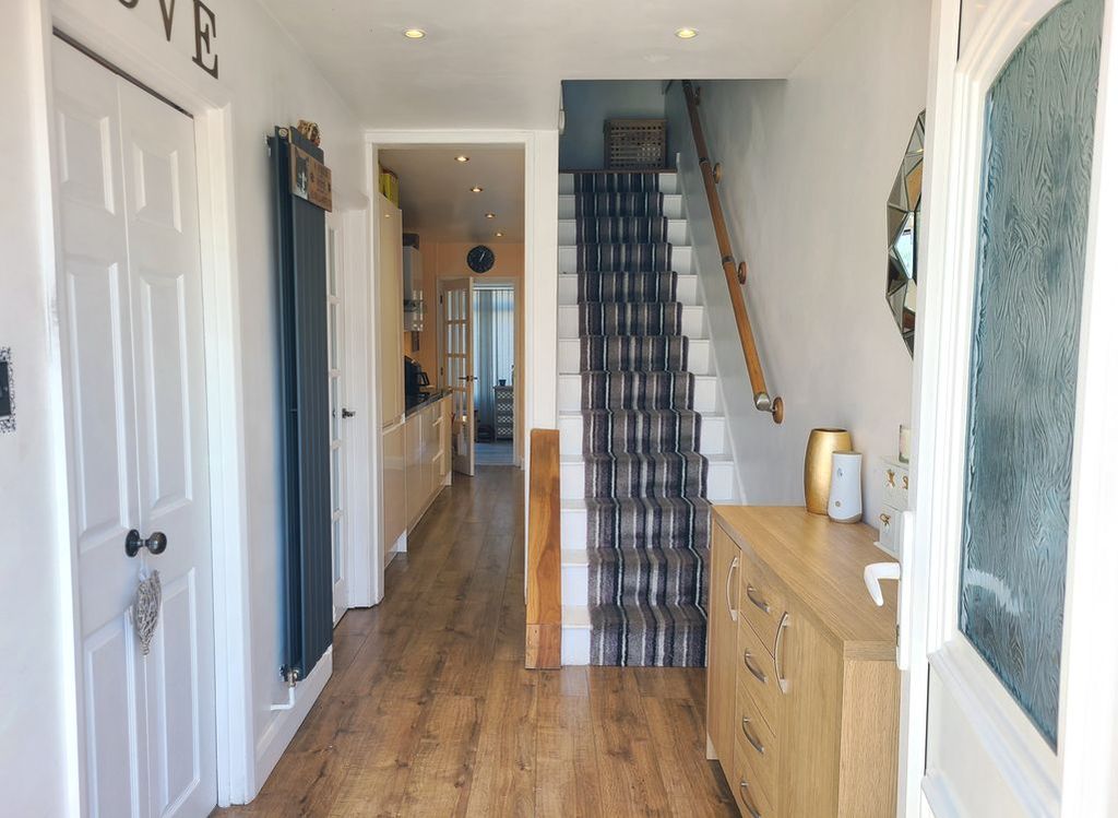 Property photo 3 of 27