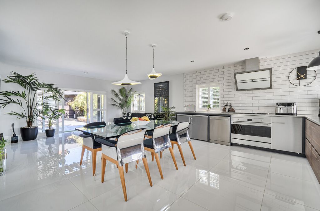 Property photo 2 of 41 1452824-11-69F1d8...
