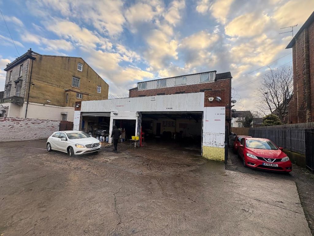 Property photo 1 of 5 Photo 4