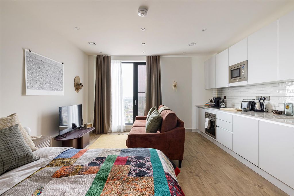 Property photo 2 of 12