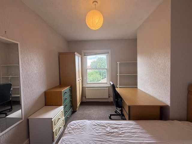 Property photo 3 of 13 Room