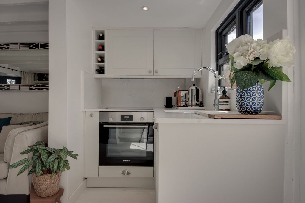 Property photo 3 of 12 Kitchen