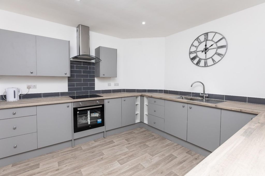 Property photo 2 of 23 Lav_7587-Edit.Jpg