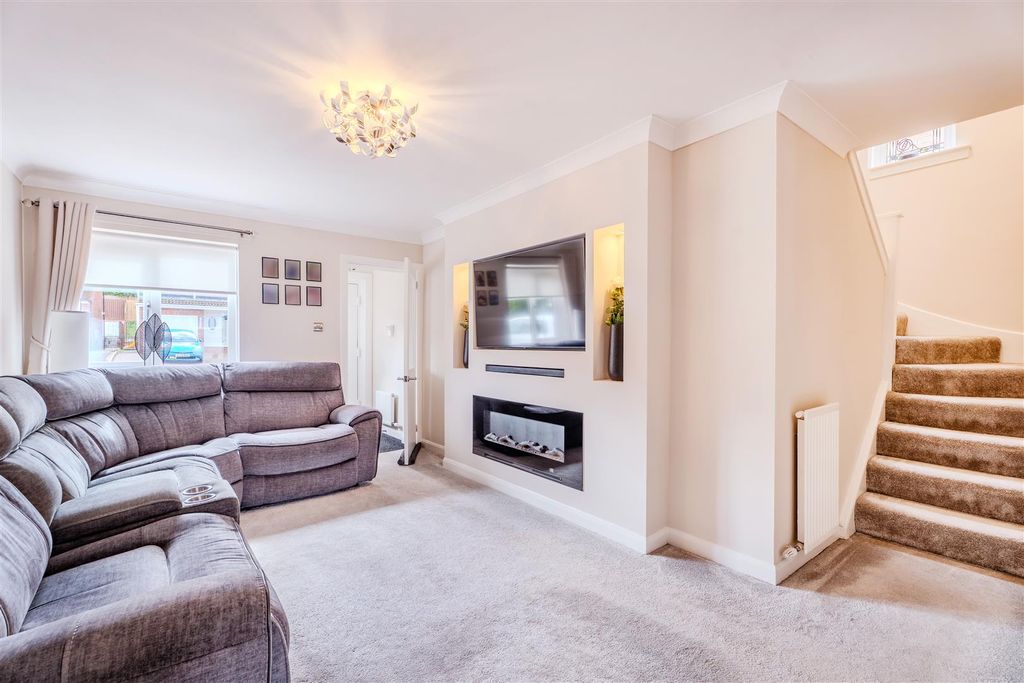 Property photo 3 of 35 Living1