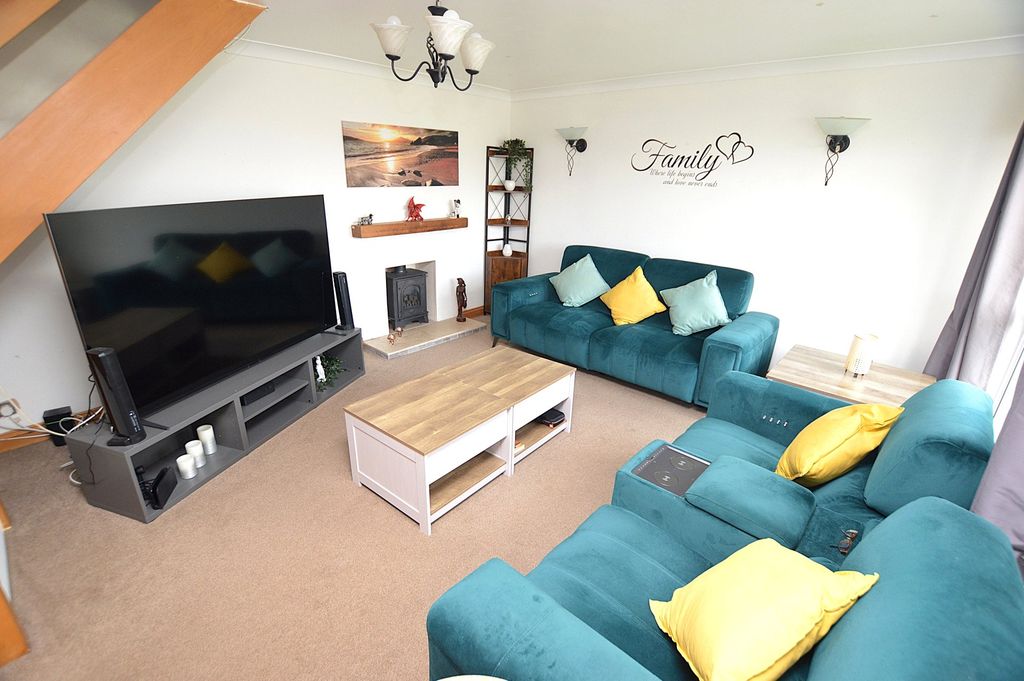 Property photo 2 of 13 Lounge