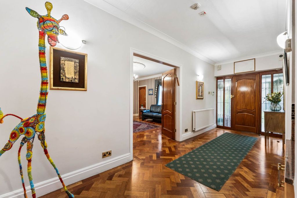 Property photo 3 of 36