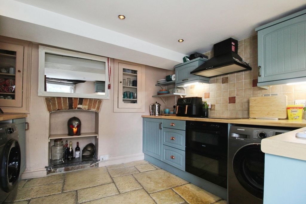 Property photo 3 of 26