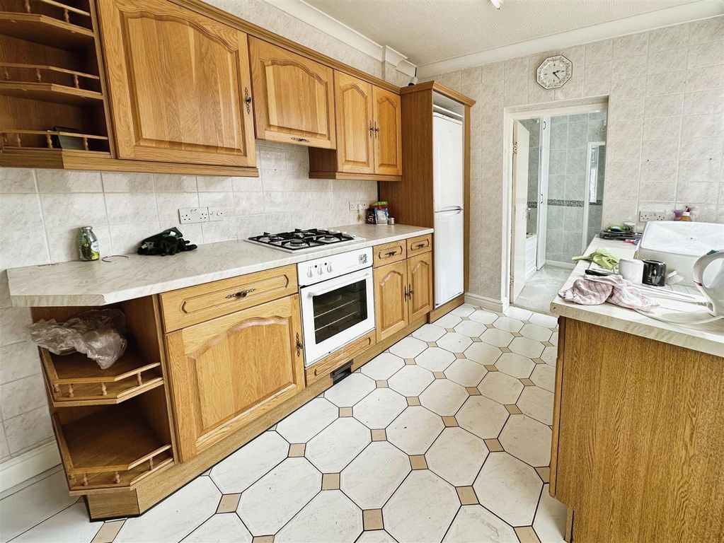 Property photo 1 of 9 Kitchen