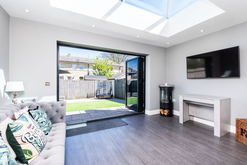 Property photo 2 of 21