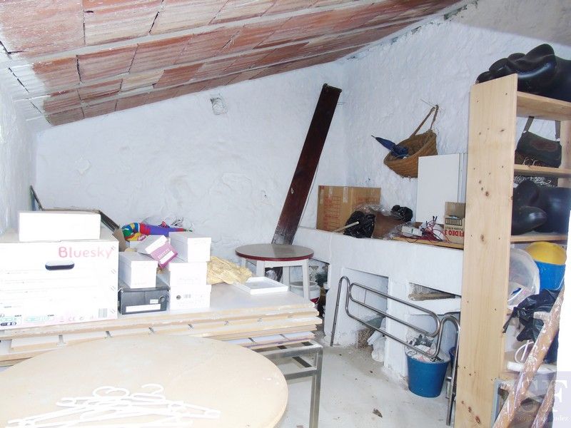 Property photo 3 of 9