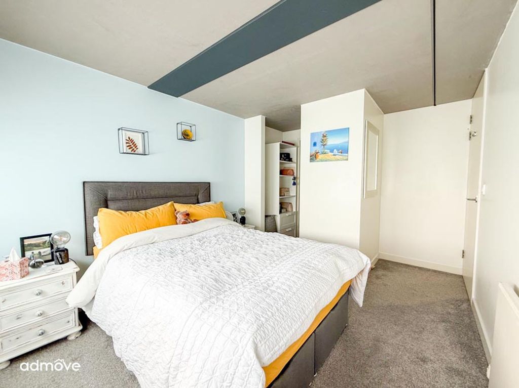 Property photo 2 of 32