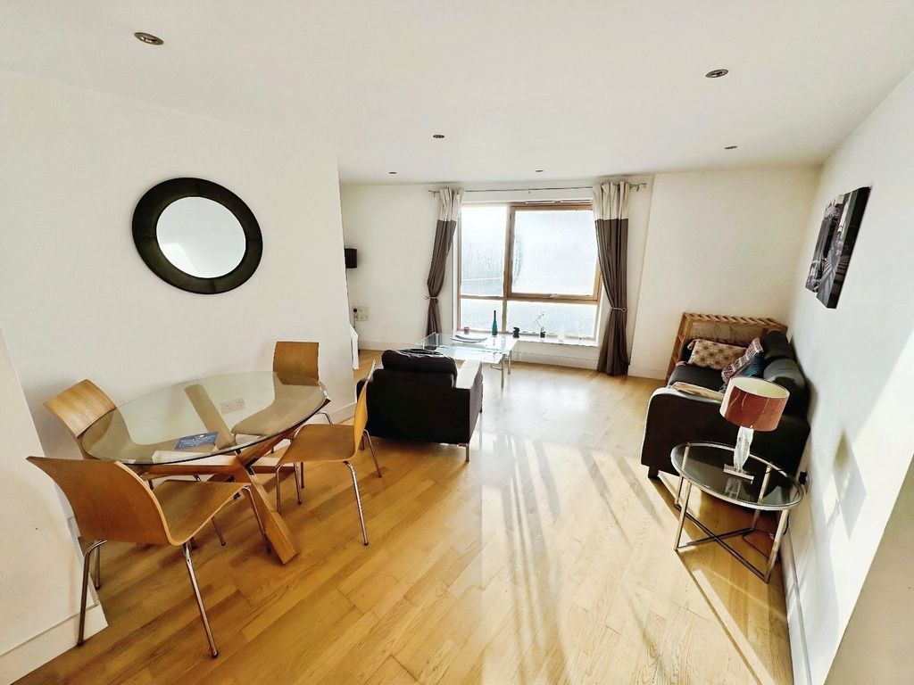 Property photo 2 of 7 Picture No. 20