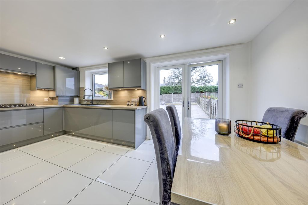 Property photo 2 of 22 Dining / Kitchen