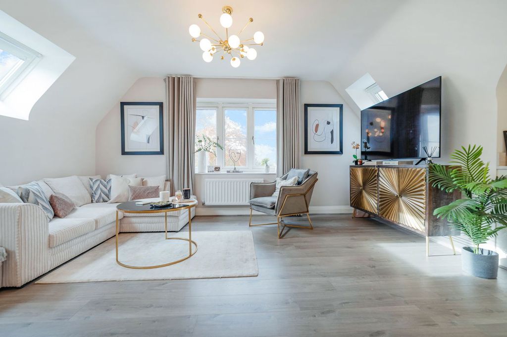 Property photo 2 of 21