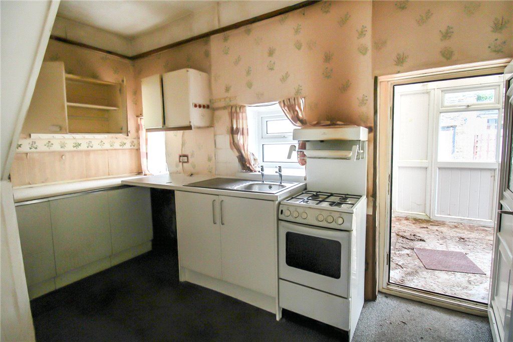 Property photo 3 of 8 Kitchen