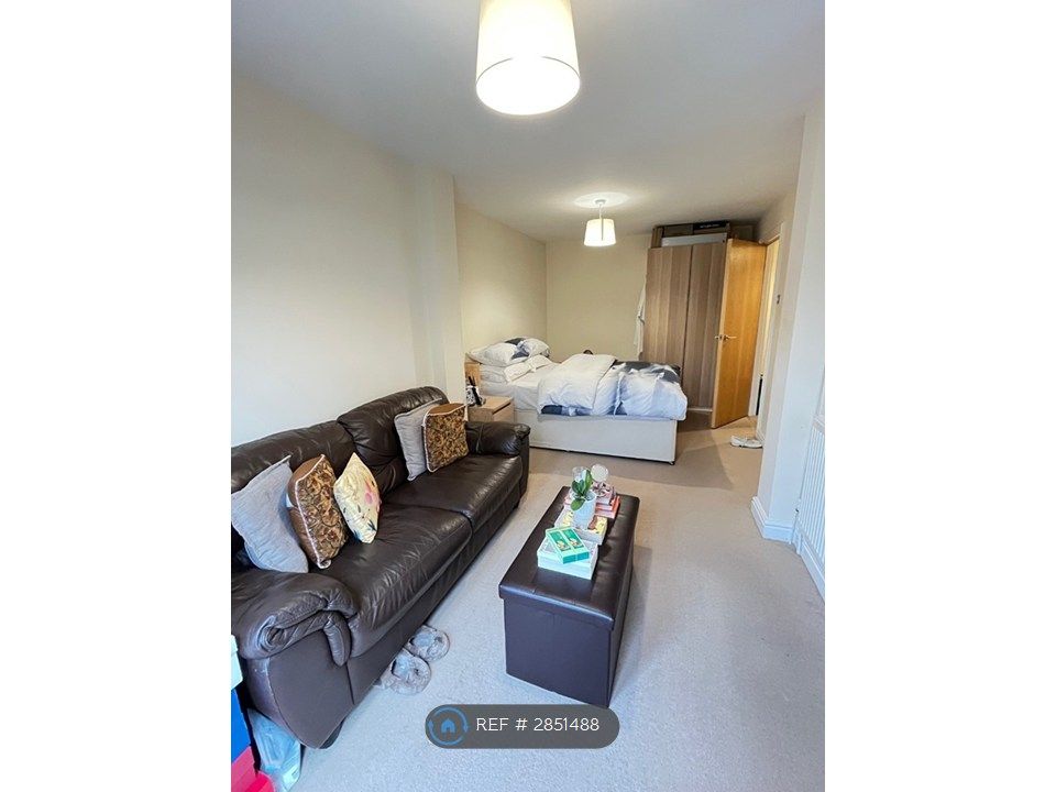 Property photo 3 of 9 Bedroom 1 (1)