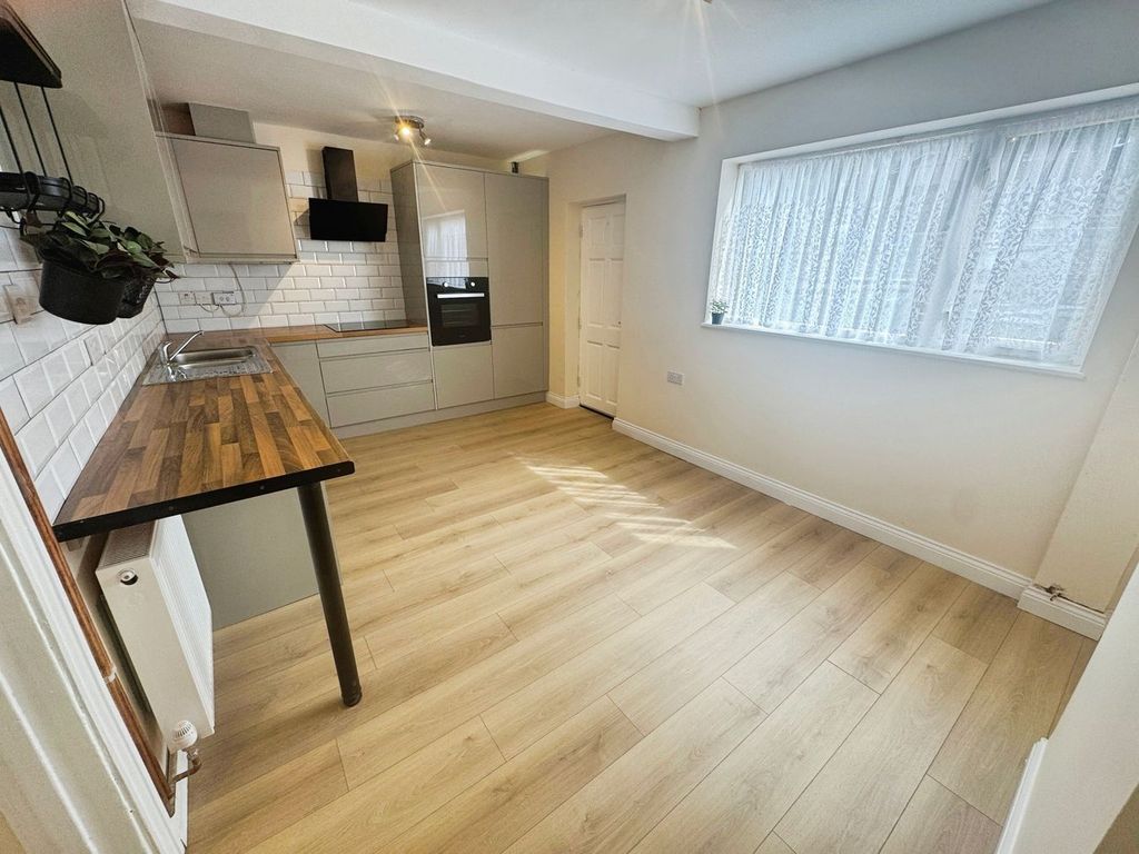 Property photo 3 of 16 Kitchen/Diner