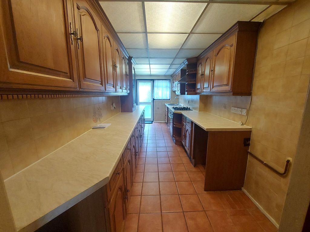 Property photo 1 of 13 Four Bedrooms Terraced House