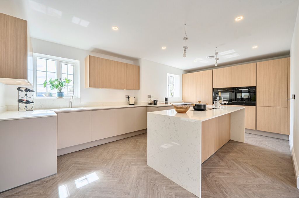 Property photo 2 of 12 Show Home