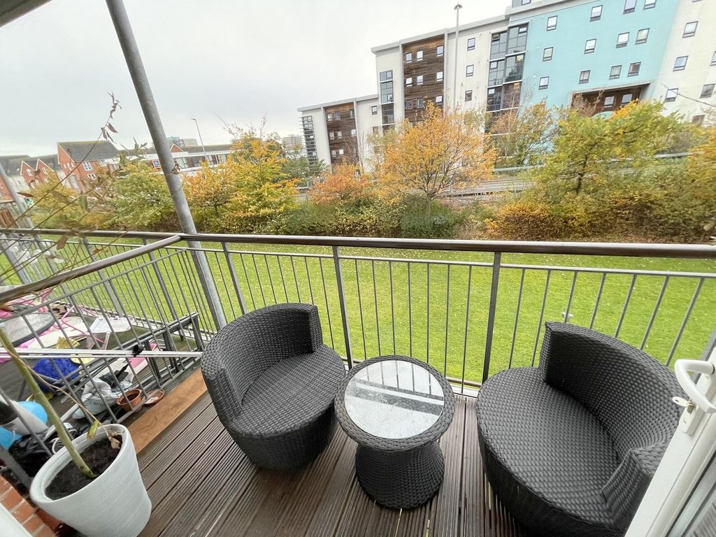 Property photo 2 of 21