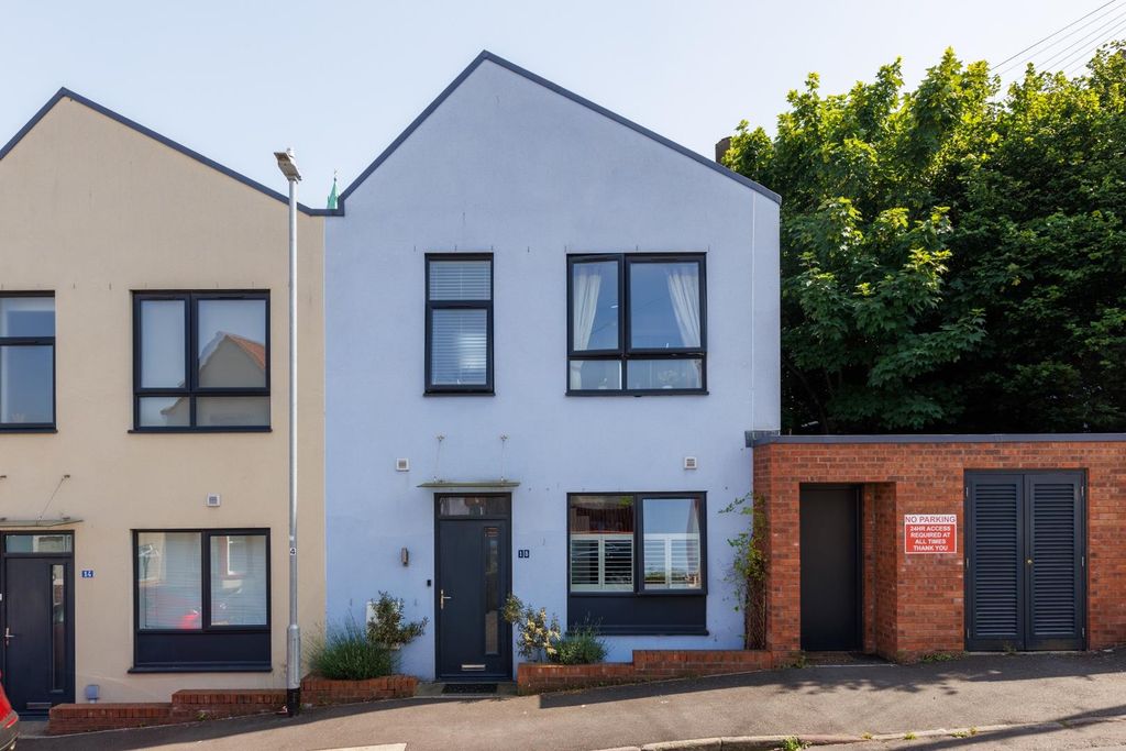 Property photo 2 of 37 15 Bathwell Road-36.Jpg