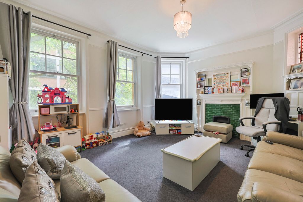 Property photo 1 of 11 Pbox-Img.Jpg