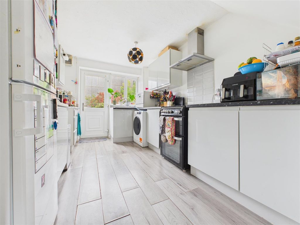 Property photo 3 of 9 Cam02453G0-Pr0168-Still007.Jpg