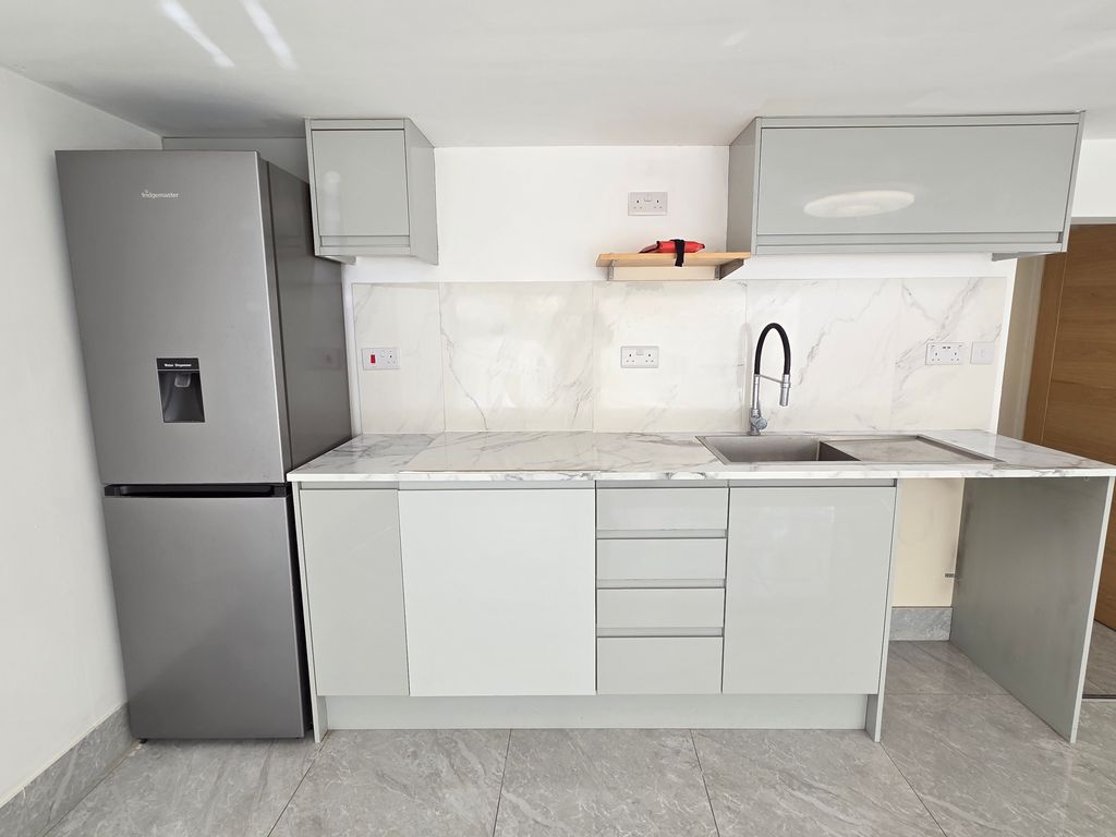 Property photo 3 of 26 Office B