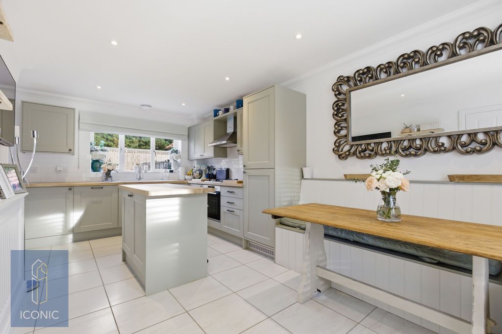 Property photo 3 of 17 Photo 4