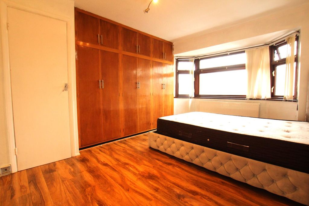 Property photo 1 of 21 Bedroom