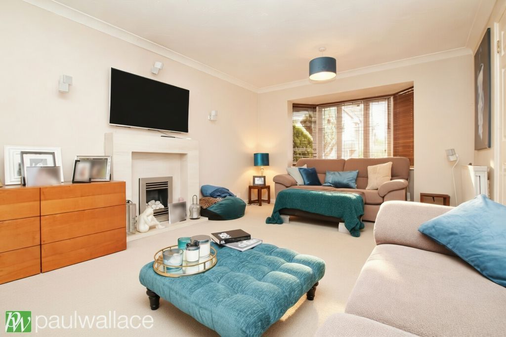 Property photo 2 of 22 Living Room