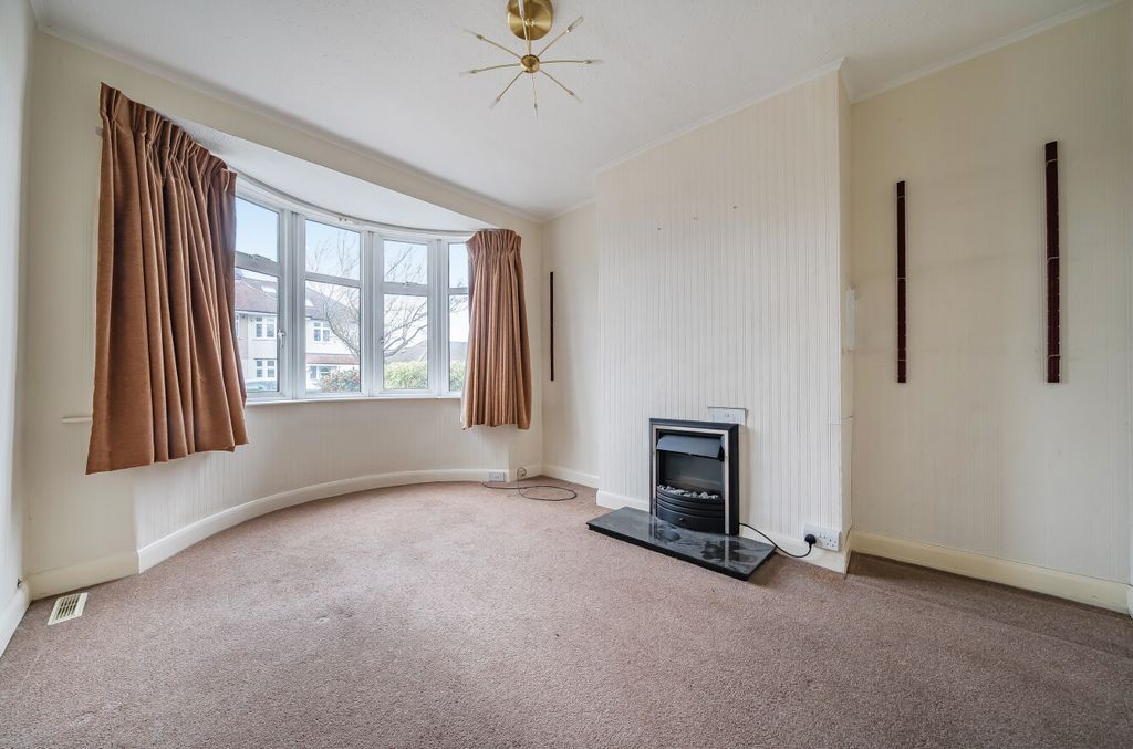 Property photo 2 of 13 Lounge