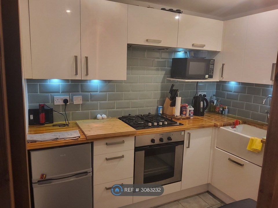 Property photo 2 of 9 Kitchen1